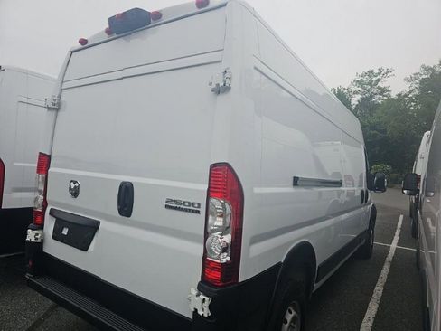 Used 2025 RAM ProMaster 2500 w/ Convenience Group FWD image 3