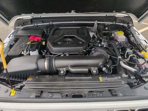 Used 2025 Jeep Wrangler Unlimited Sahara AWD/4WD image 23