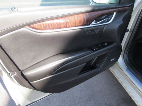 Used 2015 Cadillac XTS Luxury image 10