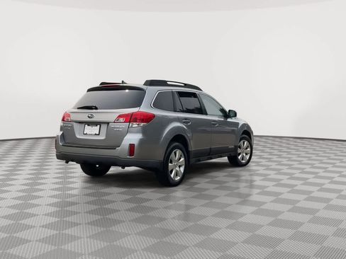 Used 2011 Subaru Outback 3.6R Limited w/ PWR Moonroof Pkg AWD/4WD image 8