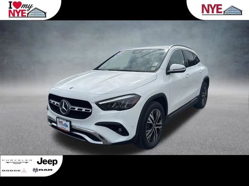 Used 2025 Mercedes-Benz GLA 250 4MATIC image 1