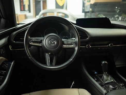 Used 2020 MAZDA MAZDA3 Hatchback w/ Preferred Package FWD image 18
