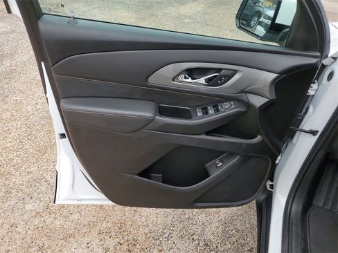 Used 2020 Chevrolet Traverse LT image 21