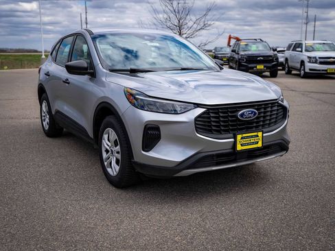 Used 2023 Ford Escape AWD image 3