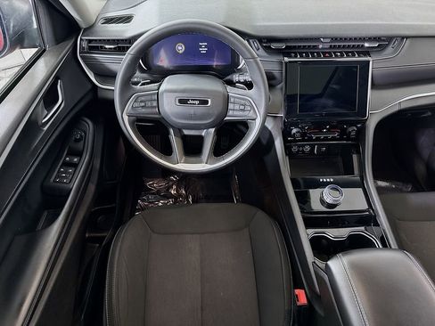 Used 2023 Jeep Grand Cherokee Laredo w/ Luxury Tech Group I image 4