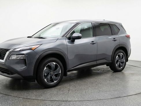 Used 2025 Nissan Rogue SV image 3