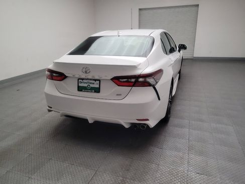 Used 2021 Toyota Camry SE image 7