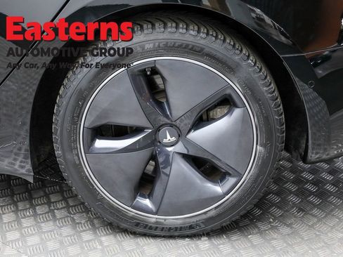 Used 2018 Tesla Model 3 Long Range image 8