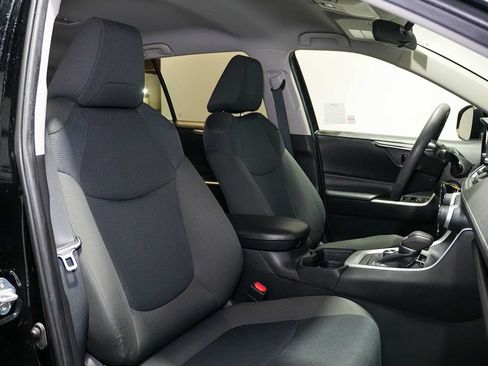 Used 2021 Toyota RAV4 LE AWD/4WD image 25