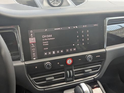 Used 2025 Porsche Macan Turbo image 18