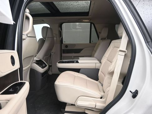 Used 2019 Lincoln Navigator Reserve AWD/4WD image 25