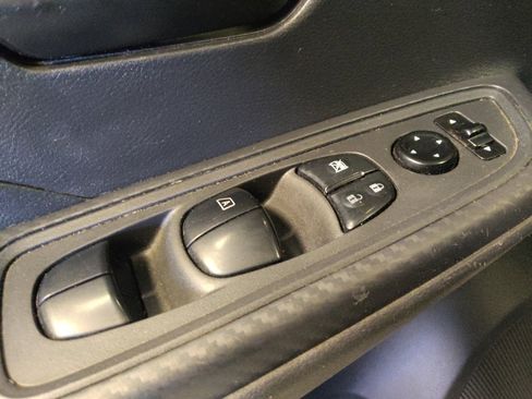 Used 2020 Nissan Versa S FWD image 27