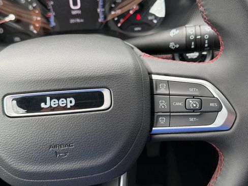 Used 2025 Jeep Compass Trailhawk AWD/4WD image 28