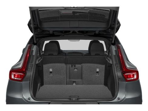 Used 2024 Volvo XC40 B5 Core image 14