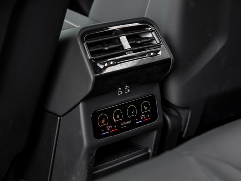 Used 2025 BMW M5 w/ Carbon Package image 36