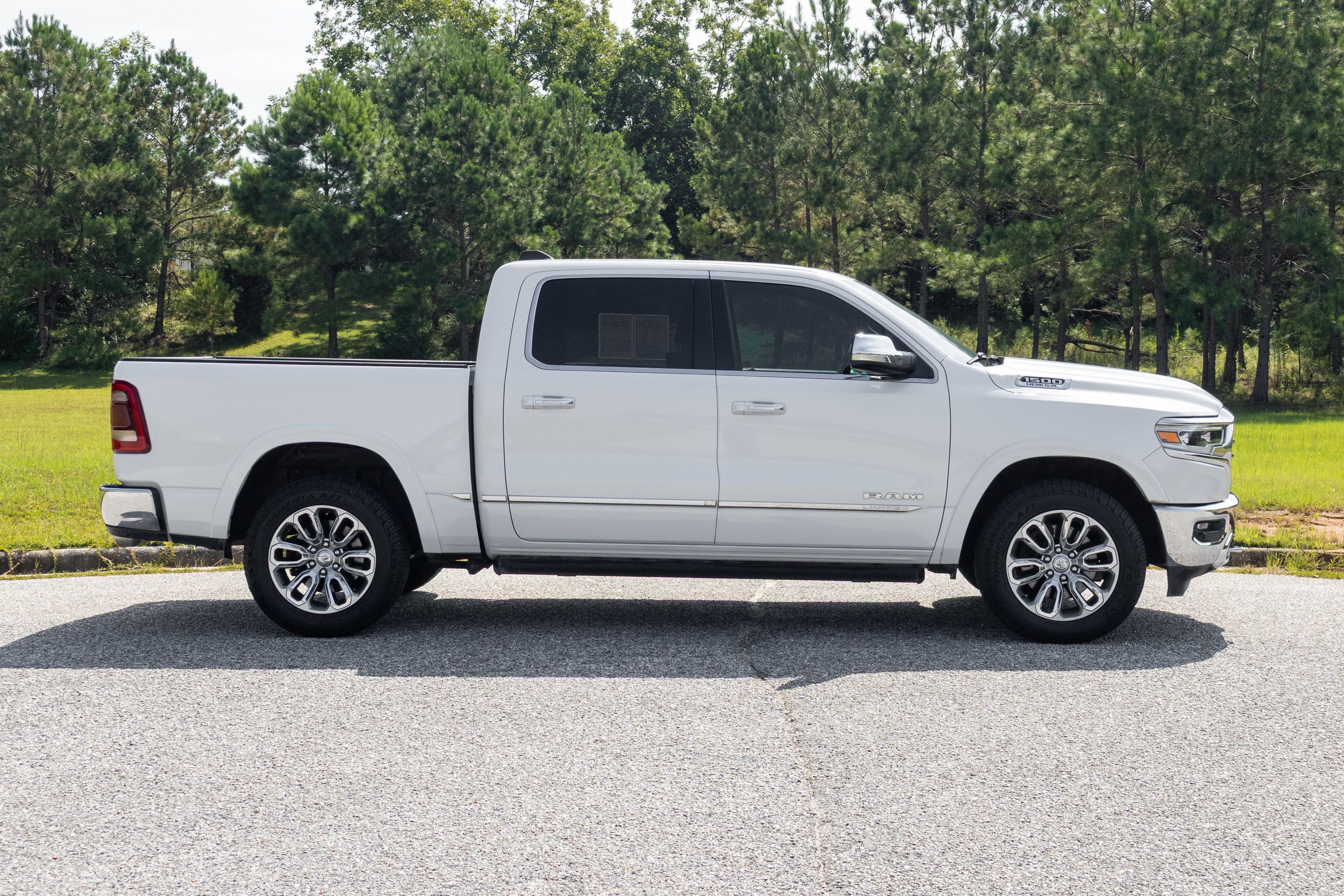 Used 2019 RAM 1500 Limited AWD/4WD image 9