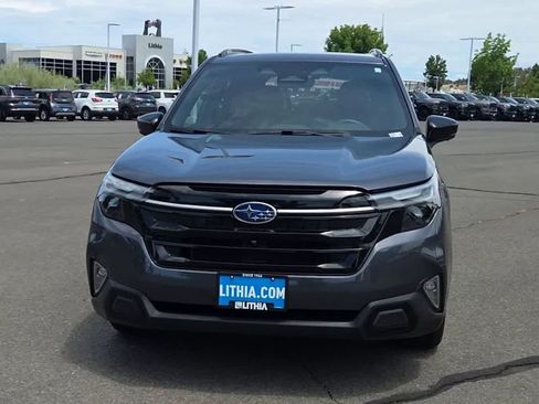 Used 2025 Subaru Forester Touring AWD/4WD image 3