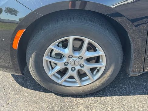 Certified 2024 Chrysler Pacifica Touring-L FWD image 10