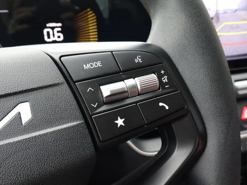 Used 2025 Kia K4 FWD image 27