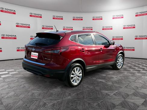Used 2022 Nissan Rogue Sport SV w/ Technology Package image 3