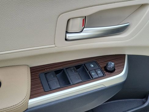 Used 2021 Toyota Sienna XLE image 21