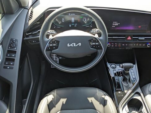 Certified 2025 Kia Niro EX Touring image 15