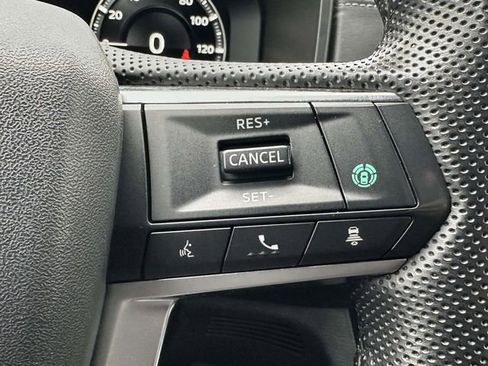 Used 2023 Mitsubishi Outlander SE Black Edition image 9