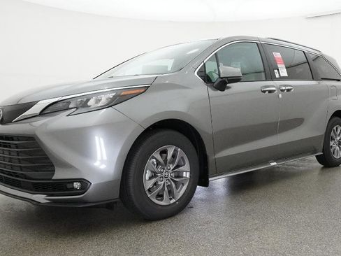 New 2026 Toyota Sienna XLE FWD image 50