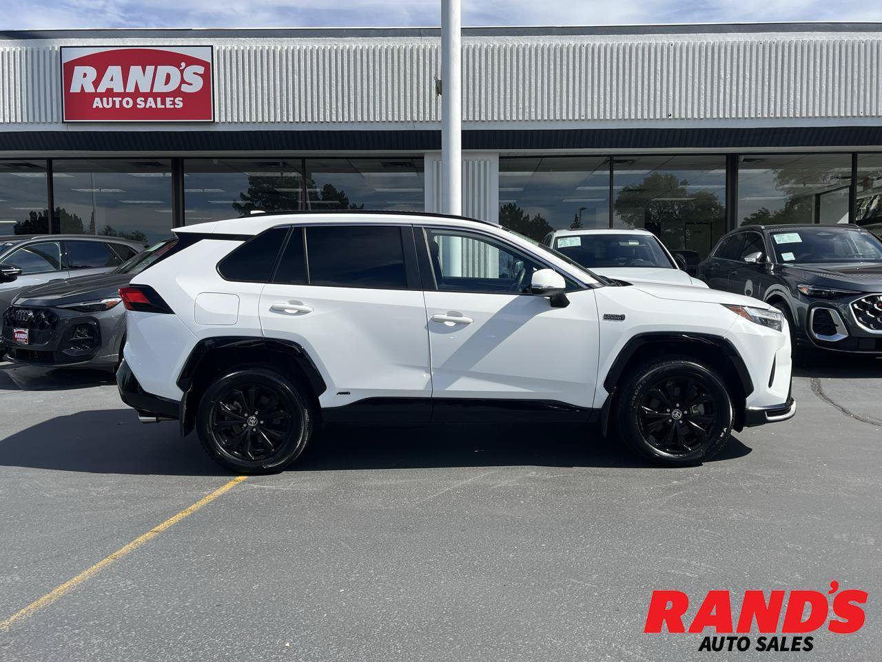 Used 2022 Toyota RAV4 SE w/ Weather & Moonroof Package AWD/4WD image 1