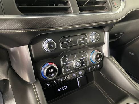 Used 2023 GMC Yukon SLT w/ SLT Luxury Package AWD/4WD image 9