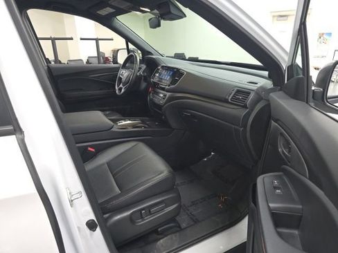 Used 2025 Honda Ridgeline TrailSport image 5