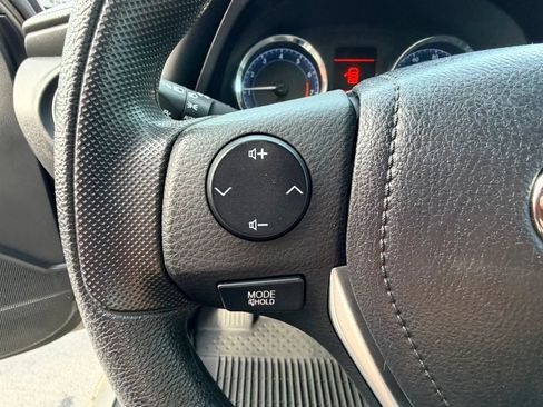 Used 2018 Toyota Corolla LE FWD image 13
