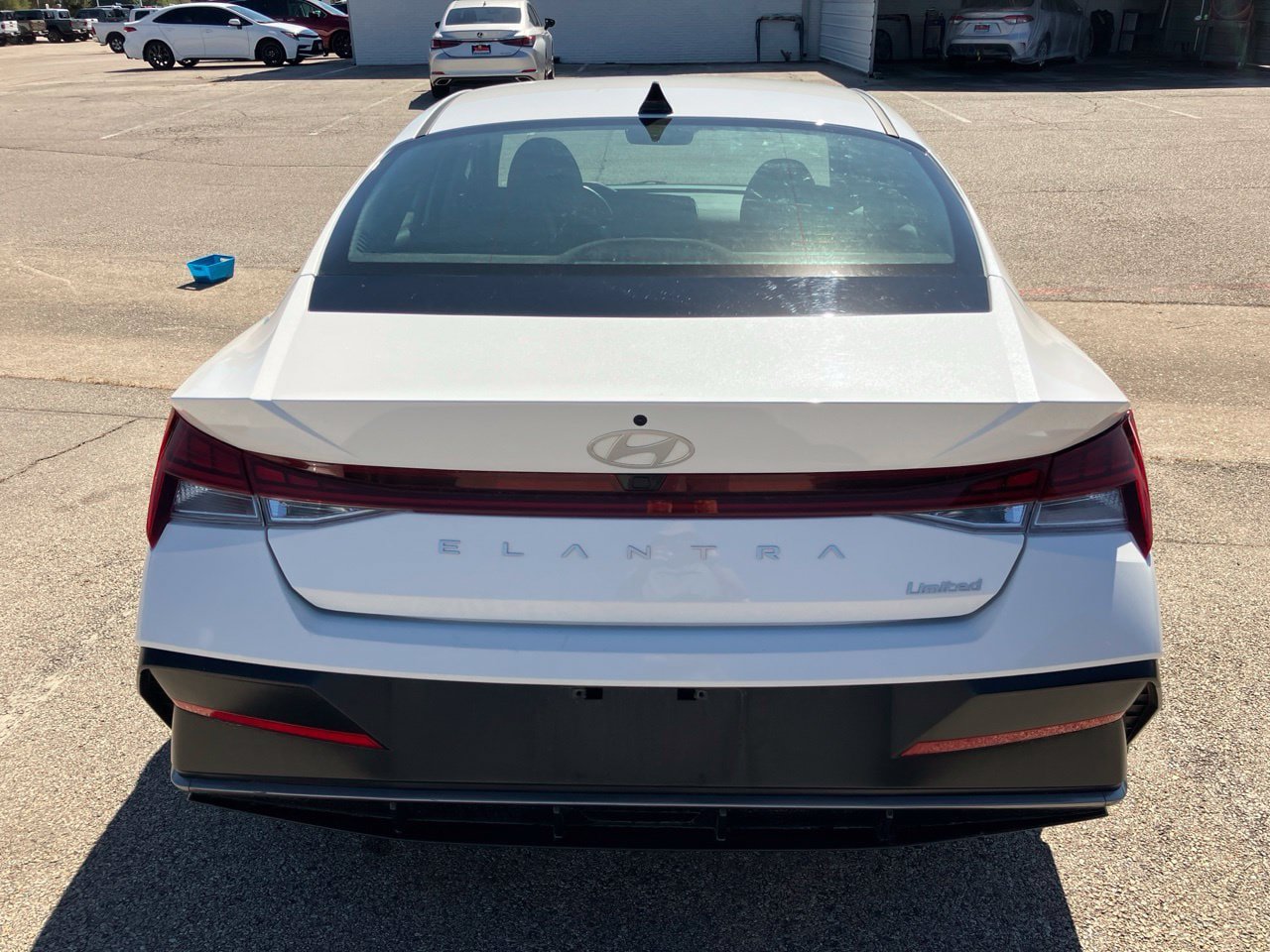 Used 2025 Hyundai Elantra Limited FWD image 4