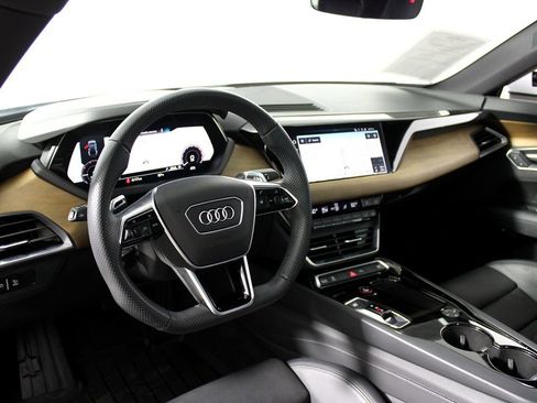 Used 2023 Audi e-tron GT Premium Plus image 7