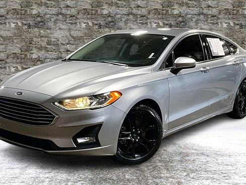 Used 2020 Ford Fusion SE w/ Equipment Group 151A image 3