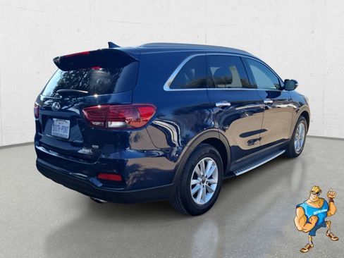 Used 2019 Kia Sorento LX w/ LX Convenience Package image 5