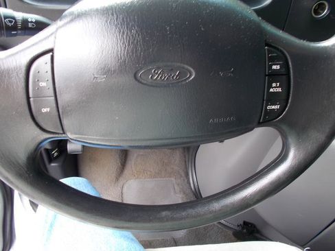 Used 1999 Ford E-350 and Econoline 350 XLT RWD image 31