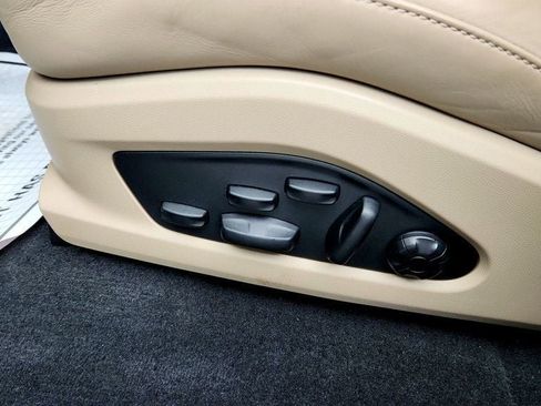 Used 2024 Porsche Macan Turbo Electric AWD/4WD image 10