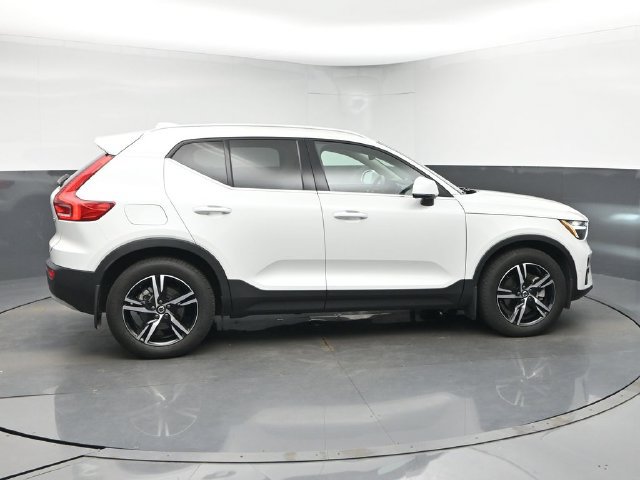 Used 2023 Volvo XC40 B5 Plus w/ Driver Assist Package AWD/4WD image 9