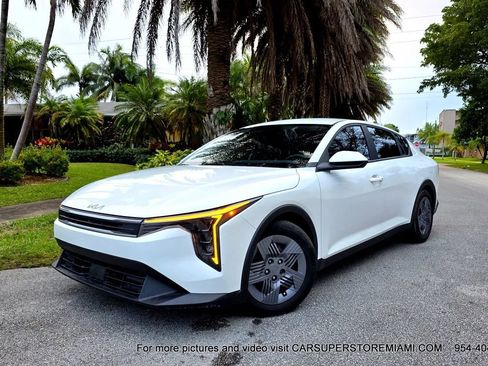 Used 2025 Kia K4 image 2