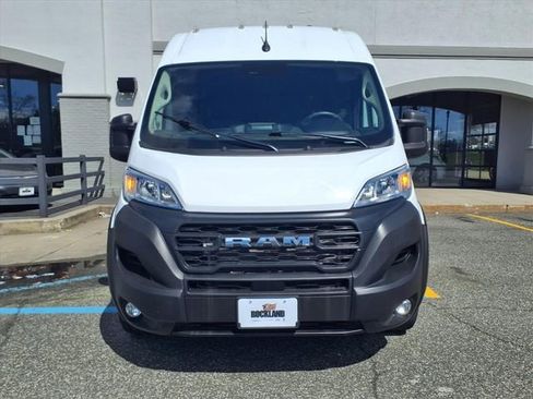 Used 2025 RAM ProMaster 2500 w/ Convenience Group FWD image 2