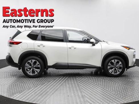 Used 2022 Nissan Rogue SV image 4