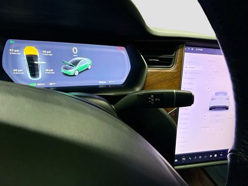 Used 2019 Tesla Model X 75D image 18