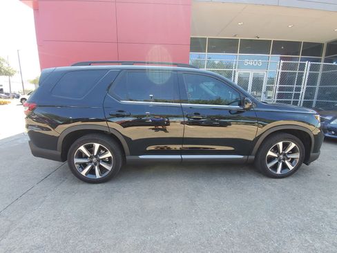 Used 2023 Honda Pilot Touring image 7