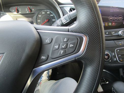 Used 2024 Chevrolet Malibu LT FWD image 30