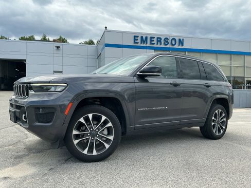 Used 2022 Jeep Grand Cherokee Overland w/ Luxury Tech Group IV AWD/4WD image 10