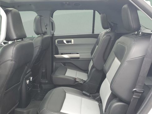 Used 2023 Ford Explorer XLT w/ Equipment Group 202A AWD/4WD image 9