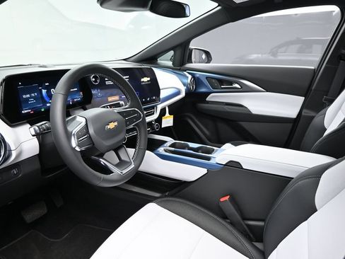 New 2026 Chevrolet Equinox EV LT w/ LPO, Blackout Package AWD/4WD image 8