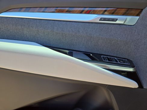 New 2026 Cadillac Escalade Platinum Luxury w/ LPO, Radiant Package AWD/4WD image 15