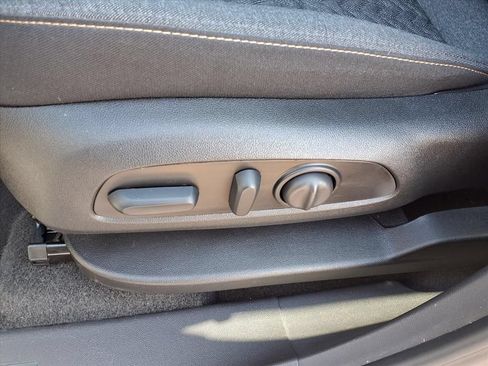 Used 2024 Chevrolet Equinox LT FWD image 5